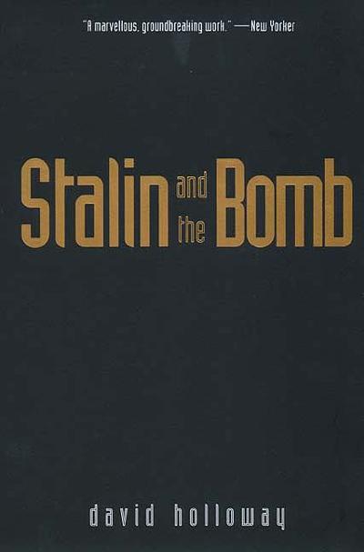 Stalin and the Bomb 9780300066647 by Holloway, David